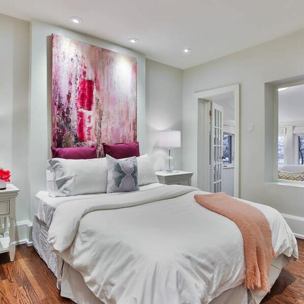 RHomes Miraabilis Modern Bedroom